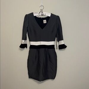 Camilyn Beth Jodianne Chic Gray Bell Sleeve Mini Dress - size 2. B7